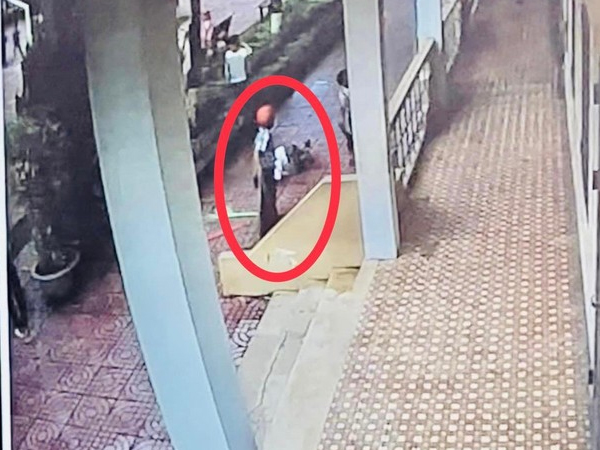 Học sinh lớp 3 nguy kịch vì ngã từ tầng hai xuống đất: Hiệu trưởng nói gì?