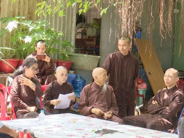 NÓNG: Lấy mẫu ADN trẻ em và người lớn tại Tịnh thất Bồng Lai