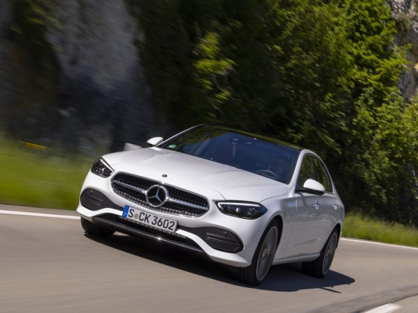 Gần 7.000 chiếc Mercedes-Benz C-Class 2022 bị triệu hồi vì nguy cơ hỏa hoạn
