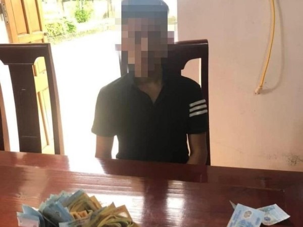 'Trộm nhí' chui lỗ thông gió, 'khoắng' hơn 10 triệu đồng trong lợn đất
