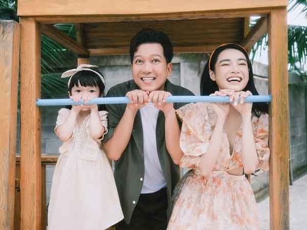 Kỷ niệm 4 năm ngày cưới, Trường Giang - Nhã Phương 'chơi lớn' làm điều đặc biệt cho con gái