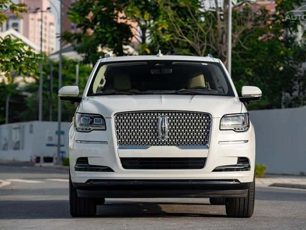 'Đập thùng' Lincoln Navigator 2022 hơn 8 tỷ đầu tiên về Việt Nam