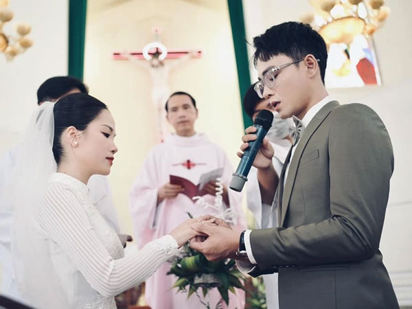 Bạn gái cũ của Quang Hải chính thức trở thành vợ người ta