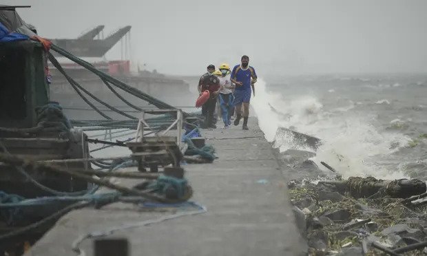 5 nhân viên cứu hộ thiệt mạng khi siêu bão Noru đổ bộ xuống Philippines