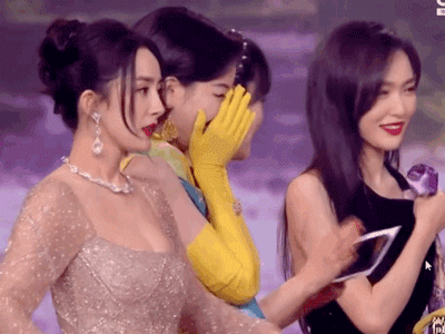 Khoảnh khắc Dương Mịch và Đường Yên lén nhìn trộm nhau bất ngờ hot trở lại, fan tha thiết muốn cả hai hòa giải