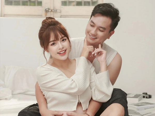 Anh Tuấn 'Phố trong làng' chào đón quý tử đầu lòng với bà xã kém 11 tuổi