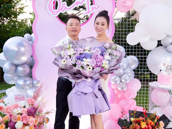 Phương Oanh bất ngờ xóa hết ảnh chụp chung với Shark Bình trên trang cá nhân giữa động thái lập vi bằng của vợ nam doanh nhân