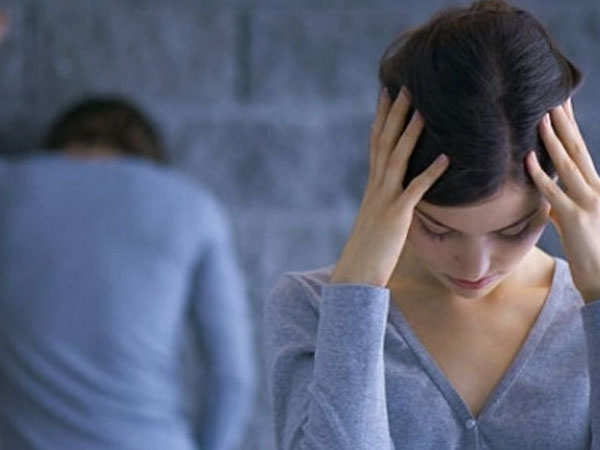Chồng để quên điện thoại ở nhà và sự thật tày đình sau hàng loạt tin nhắn hẹn hò