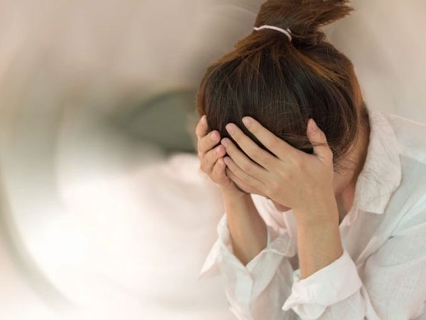 Cô gái 19 tuổi đột quỵ não sau cơn đau đầu đột ngột: Dấu hiệu cảnh báo và 'giờ vàng' thoát hiểm ai cũng nên biết