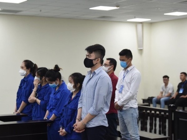 Hai đứa con kéo mẹ đẻ vào đường dây giả danh công an gọi điện lừa đảo