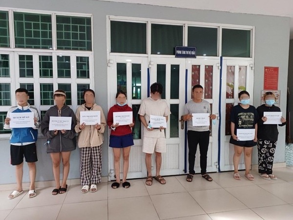 Bắt băng nhóm lừa đảo ‘mua bảo hiểm gói vay vốn’