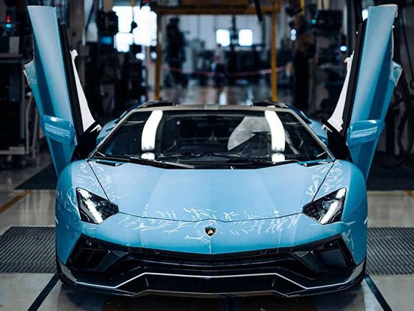 Chiếc siêu xe Lamborghini Aventador cuối cùng được sản xuất