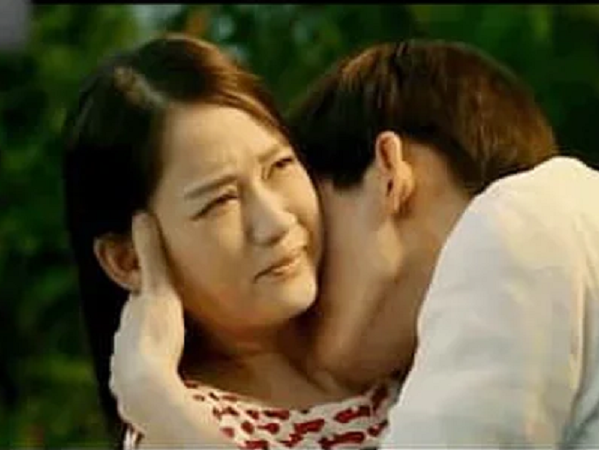 Biểu cảm khó chịu ra mặt của Trần Kiều Ân khi đóng cảnh 'ô dề' với Trương Hàn bất ngờ được đào lại