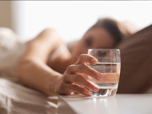 Sáng ngủ dậy nên đánh răng trước hay uống nước trước? Đơn giản nhưng ít người trả lời đúng