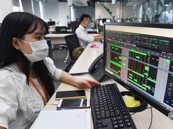 Cổ phiếu giảm mạnh phiên thứ 5, VN-Index xuống đáy 19 tháng