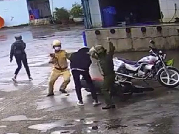 Giám đốc Công an Sóc Trăng nói về 'clip công an đánh 2 thiếu niên đi xe máy'