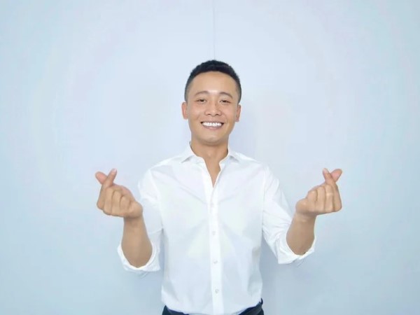 Không một lời kêu gọi, Quang Linh Vlogs ủng hộ 200 triệu cho đồng bào miền Trung