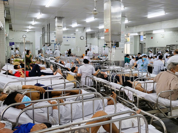 Bệnh viện Chợ Rẫy sẽ phải đóng cửa nếu không cho dùng máy đặt, máy mượn