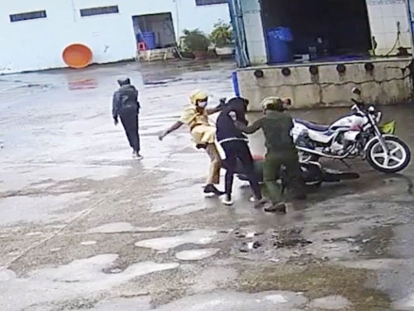 Thông tin mới nhất vụ cảnh sát bạo lực với 2 thiếu niên