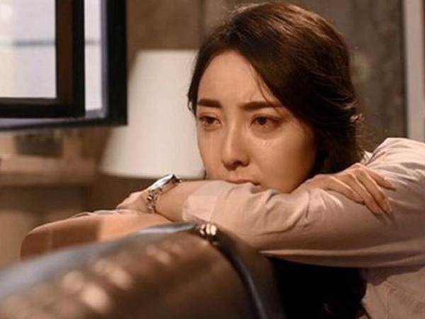 Chồng rũ rượi về nhà 'sám hối', nói lý do mất sạch tiền, xe trong nhà nghỉ cho gái quán