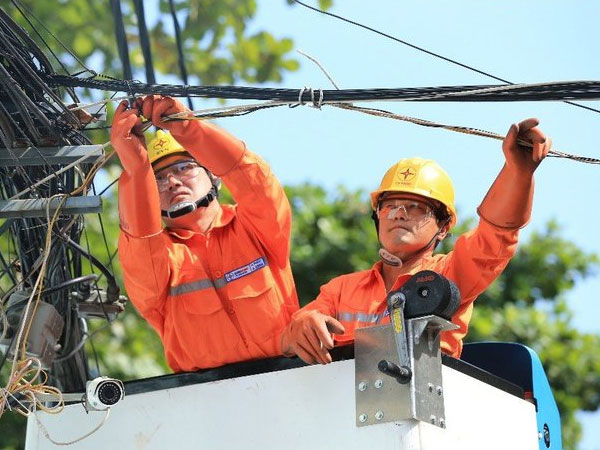 Giá điện sẽ tăng? (*): Lo ngại khi nới quyền cho EVN