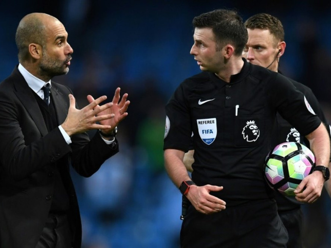 Trọng tài điều khiển derby Manchester: Man City reo vui, MU sốt vó
