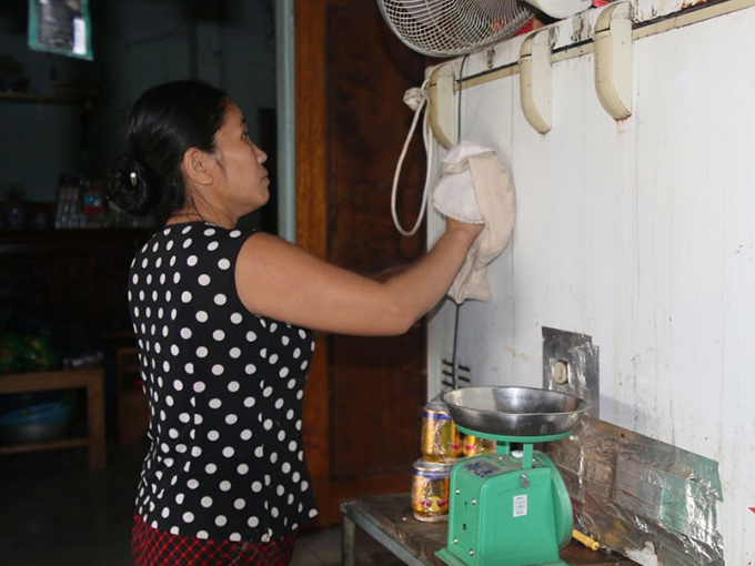 '2 giờ sáng lũ tràn vào nhà, tôi chỉ kịp ôm con bỏ chạy lấy người'