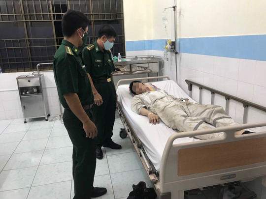 Hình ảnh đầu tiên về 9 thuyền viên Trung Quốc đang được cấp cứu tại Côn Đảo