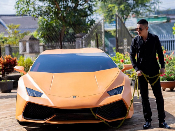 Thanh niên Việt 'cắt bìa giấy' chế siêu xe Lamborghini Huracan như xịn