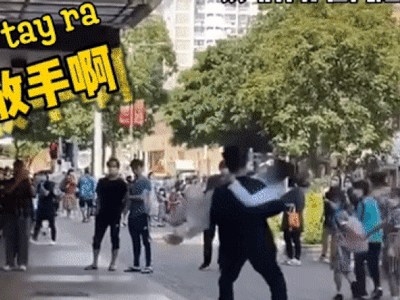 Cãi không lại người yêu, cô gái xoay người rồi quật ngã bạn trai ngay trên phố khiến dân tình giật mình thon thót