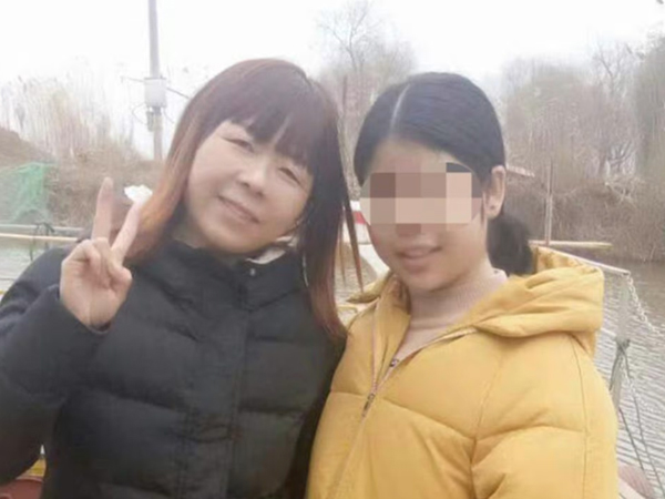 Thương con, mẹ nuôi quyết tìm bằng được gia đình cho con gái sau 19 năm xa cách
