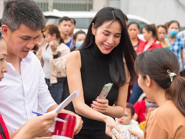 Ca sĩ Thuỷ Tiên chia sẻ 'thành quả' đã xây dựng từ mùa bão những năm trước cho bà con miền Trung