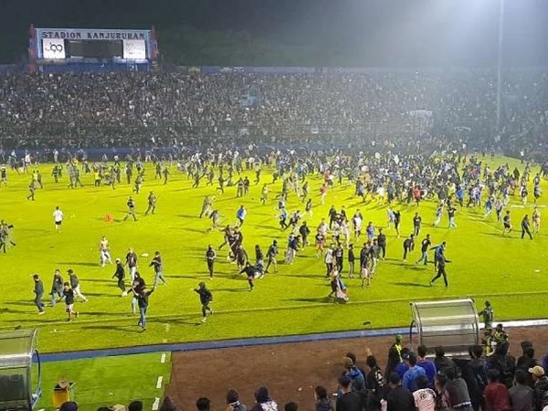 Bạo loạn ở giải VĐQG Indonesia, hơn 100 người thiệt mạng