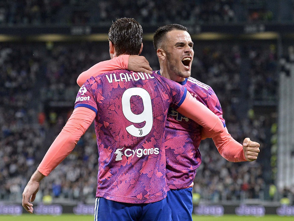 Cặp tiền đạo tỏa sáng, Juventus dứt mạch không thắng