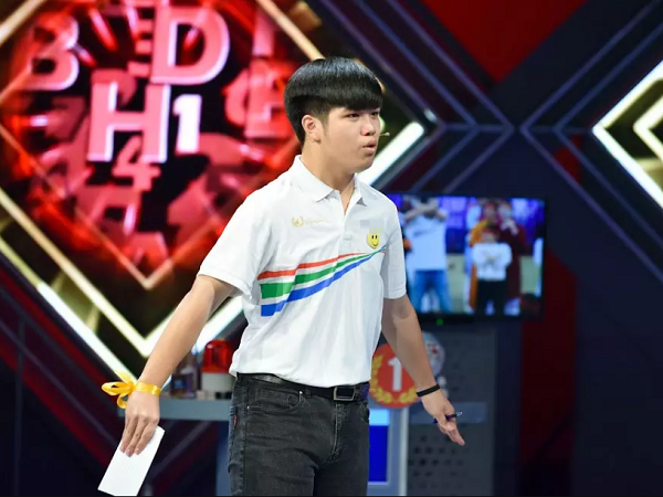 Thành tích học khủng tân Quán quân Olympia Đặng Lê Nguyên Vũ