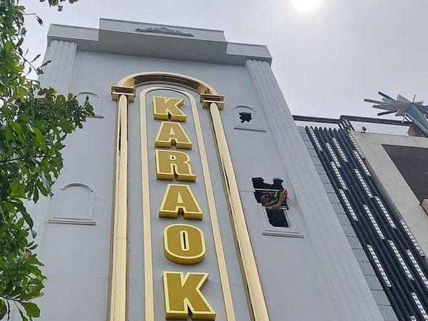 Cảnh sát đục tường, chữa cháy quán karaoke ven vịnh Đà Nẵng