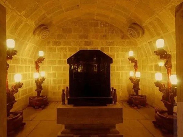 Tại sao những lăng mộ cổ không có dưỡng khí nhưng vẫn có những 'ngọn đèn vĩnh cửu' ngàn năm không tắt?