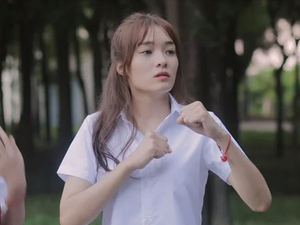 Loạt ảnh trong trẻo đúng điệu nữ sinh của Miss Grand Thái Bình thời chưa phẫu thuật thẩm mỹ