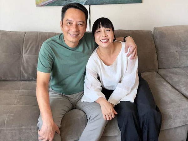 Diva Mỹ Linh: 'Chung sống 25 năm vẫn phải rúc anh xã ngủ mới tròn giấc'