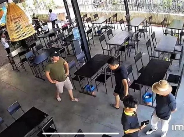 Bất ngờ lời khai của cán bộ ném tiền tung toé trong quán ăn