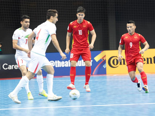 Văn Ý xuất thần, Đức Hòa ghi bàn, ĐT futsal Việt Nam vẫn thua Iran