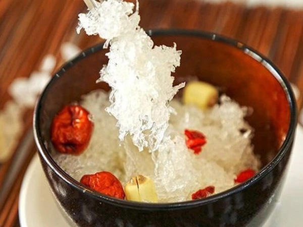 Tổ yến bổ dưỡng nhưng ăn theo cách này dễ thành 'thuốc độc', chẳng khác gì ném tiền qua cửa sổ