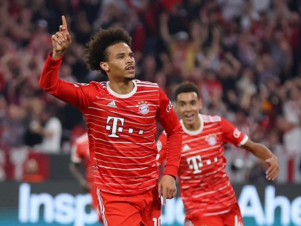 Hủy diệt Viktoria Plzen, Bayern giữ mạch toàn thắng và ngôi đầu