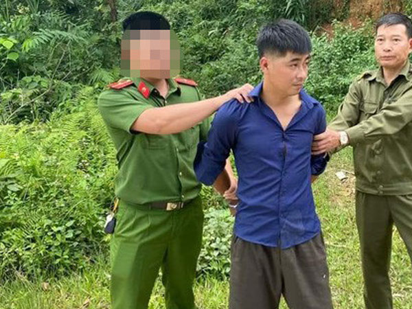 Thanh niên kề dao vào cổ tài xế cướp ôtô bị bắt vì… không biết lái xe