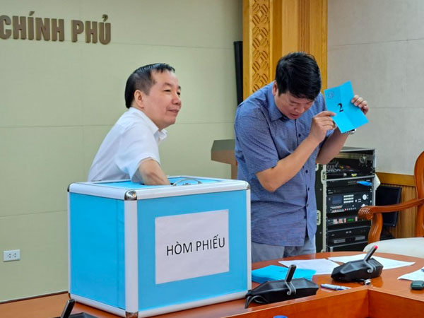 30 cán bộ có chức vụ của 7 bộ, ngành, đơn vị được chọn xác minh tài sản thu nhập sau bốc thăm là ai?