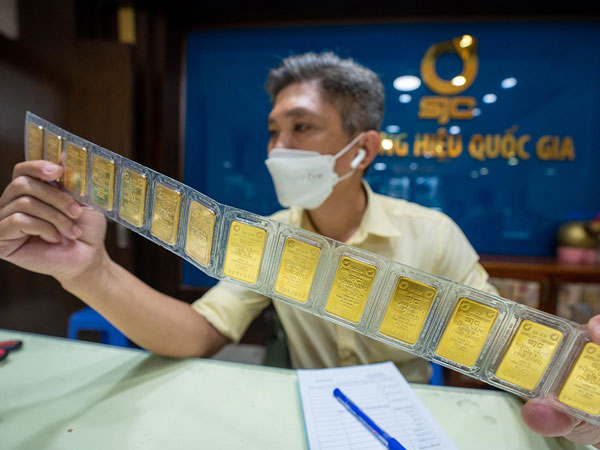 Giá vàng miếng 'bốc hơi' nửa triệu đồng/lượng