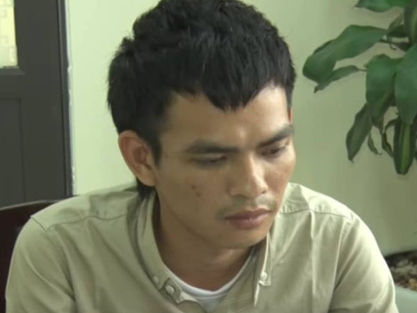 Bị ngăn cấm yêu, rủ đồng bọn đặt tiểu quách trước nhà bạn gái