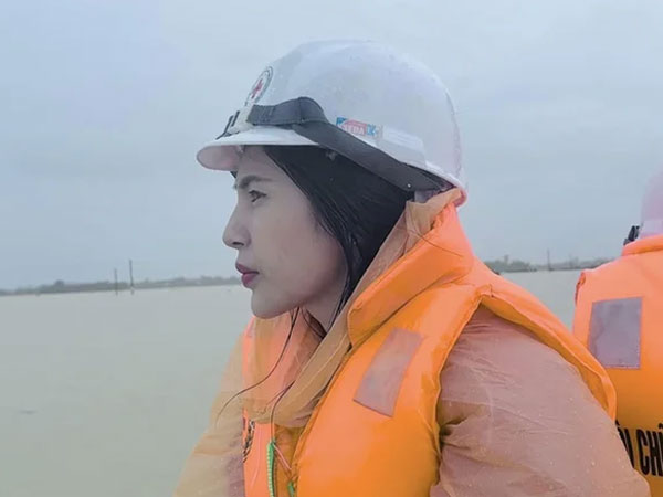 Sau một năm ồn ào, hoạt động từ thiện của những sao Việt thay đổi ra sao?