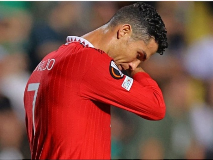 Ronaldo hết thời thật!