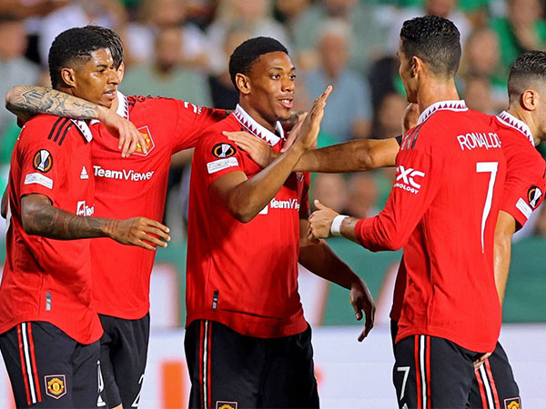 Ronaldo vô duyên, MU ngược dòng nhờ 'kép phụ' Martial và Rashford